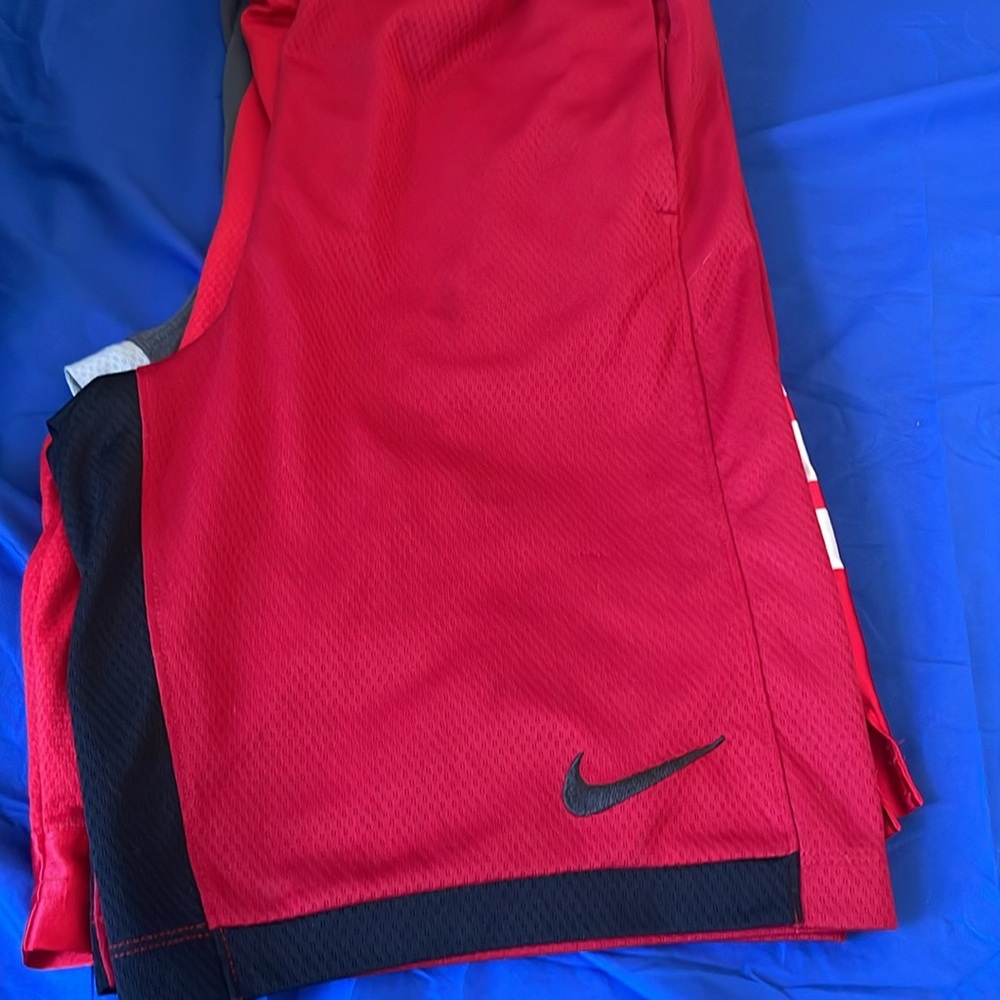 Nike basketball shorts for boys L - Picture 4 of 6